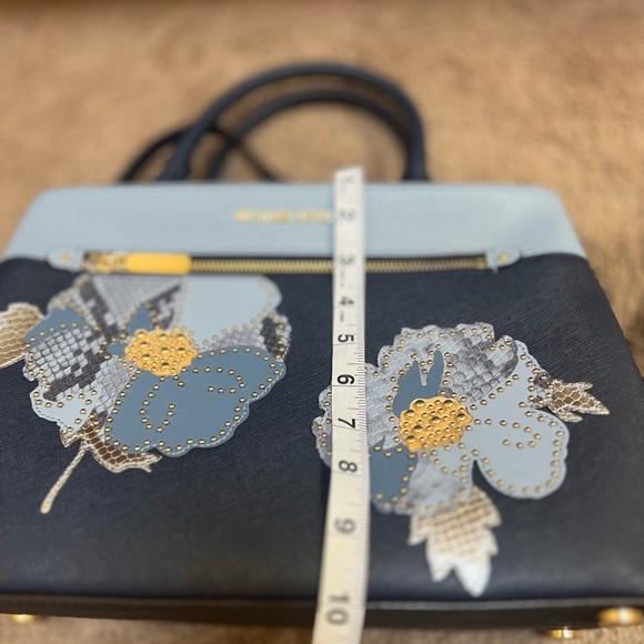 Michael Kors Hailee Navy Floral Medium Satchel NWT - Picture 8 of 9